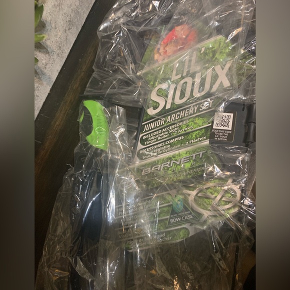 Barnett Right - Handed Lil' Sioux Jr. Recurve Bow Set. - Picture 1 of 4